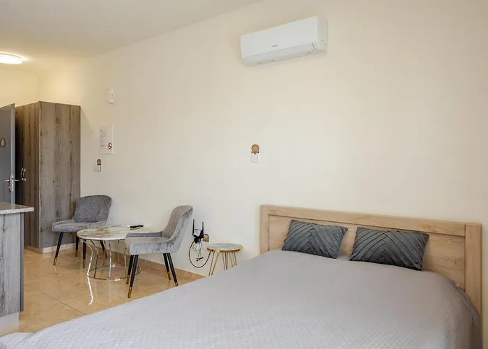 Danaos Seaside 103 With Pool In Tourist Area * Pafos